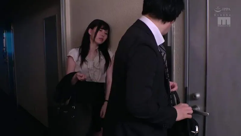 Bà xã nhà đối diện nhận nhầm tôi là gã chồng trong một hôm say xỉn