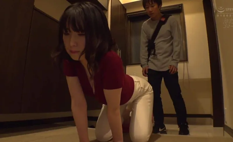 Em gái hàng xóm thiếu thốn và cậu học sinh may mắn cạnh bên