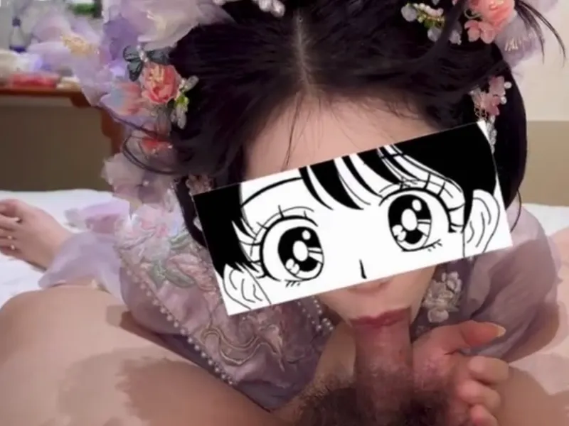 Gái xinh trong bộ đồ nàng nhỏ mút cây hàng cực đã